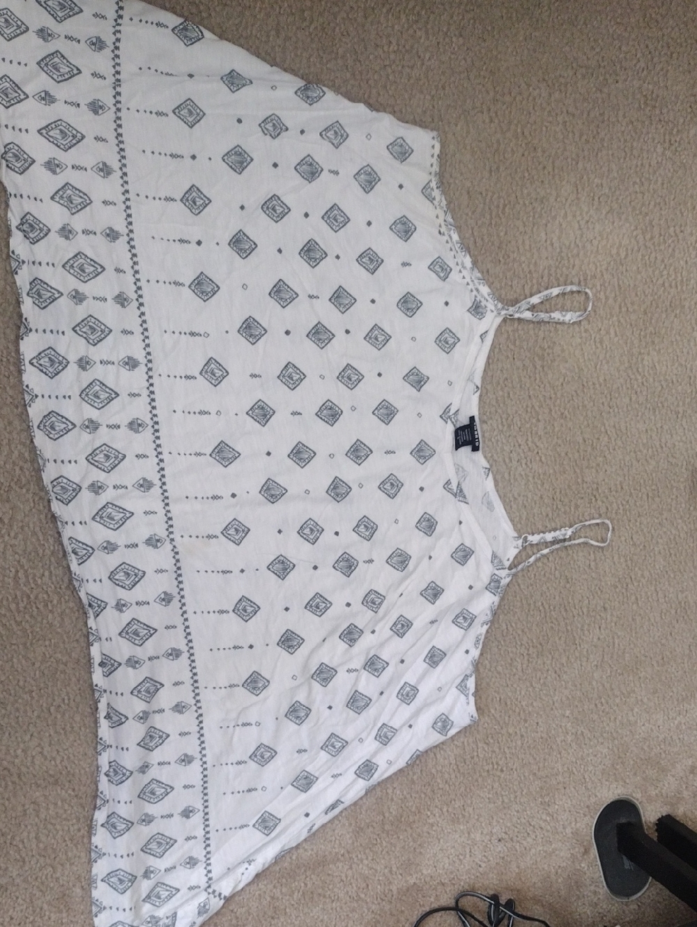 torrid White Tank Top with Gray Geometric Motif Size 5